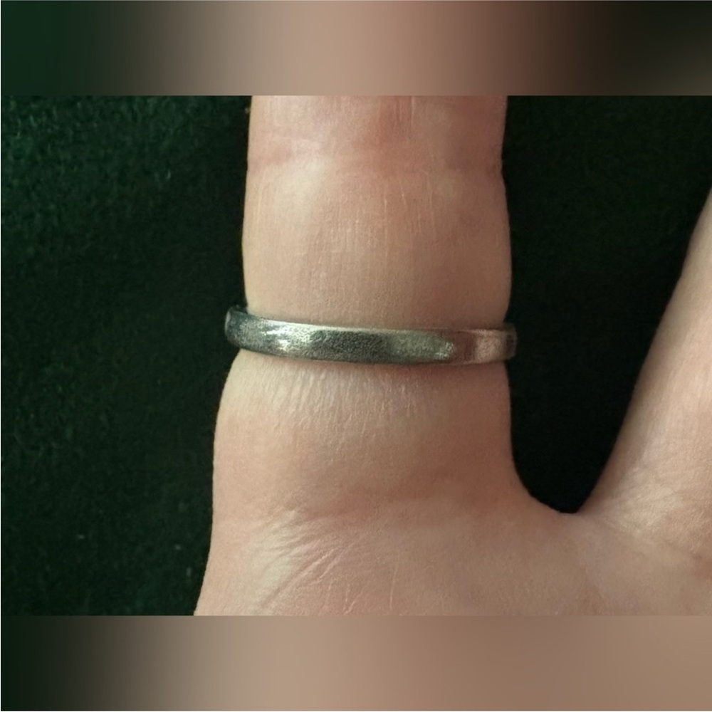 Adorable Sterling Silver Bow Ring. - Picture 4 of 6